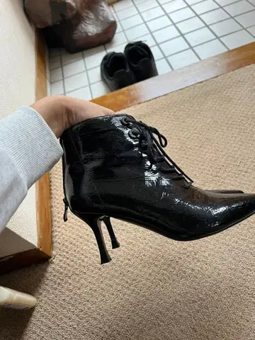 여성용 숏부츠 페이턴트 블랙 소가죽