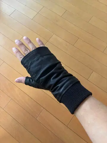 5351 블랙 가죽 핑거리스 그로브