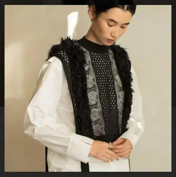 LEINWANDE 믹스 프린지 크롭 탑