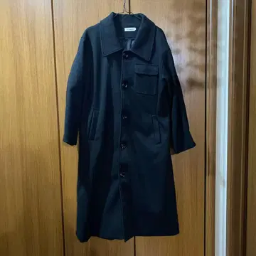 JUNOAH 블랙 롱 코트 포켓 부착