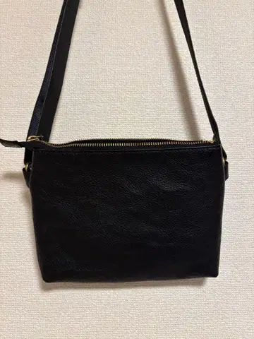 블랙 가죽 숄더백 사코슈