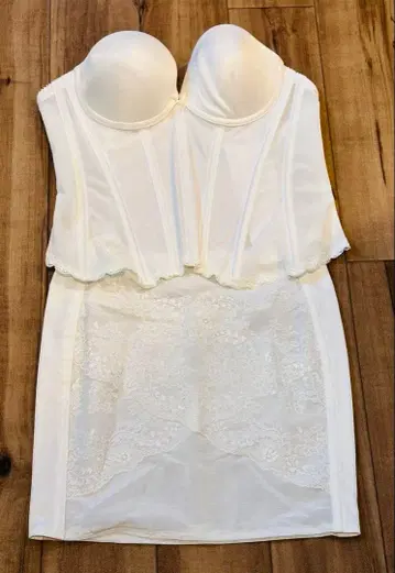 화이트 코르셋 브라이덜 이너 E65