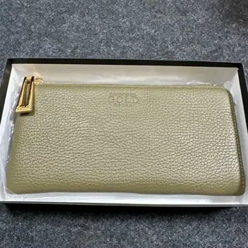 COCOCELUXGOLD 올리브 그린 장지갑 미사용 새상품