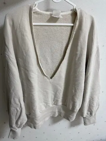 THE SHINZONE 화이트 깊은 V넥 맨투맨