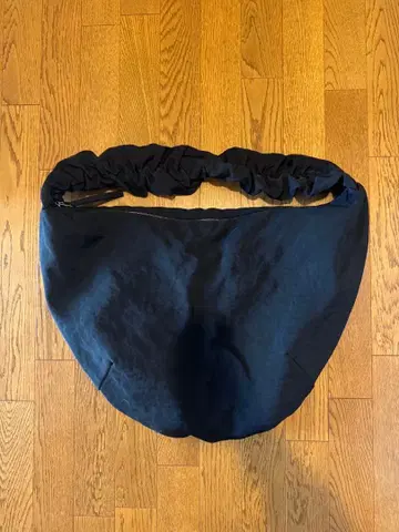 OUAT 숄더백 블랙