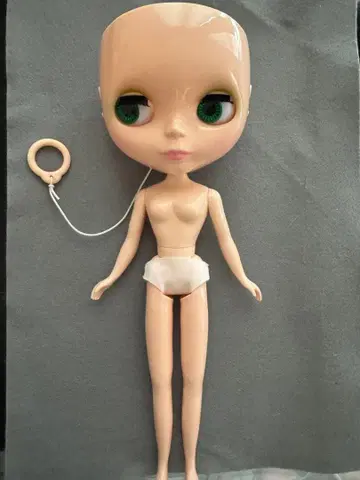 네오 브라이스 도리 데이즈 위켄드 본체, 두피 없음