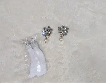 실버 크리스탈 귀찌