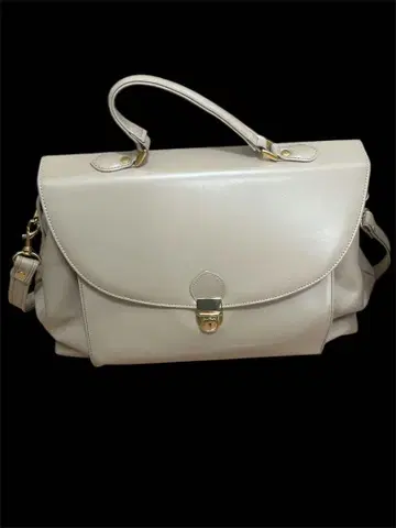 새상품급 핸드백 가마구치 골드 금장 장식 베이지