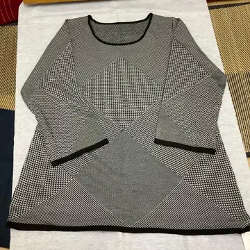 블랙과 그레이 튜닉 새상품 6L C