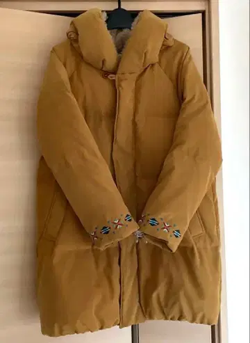 티티카카 보아 다운 코트 머스타드