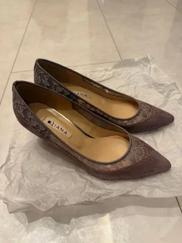 DIANA 스틸레토 펌프스 그레이