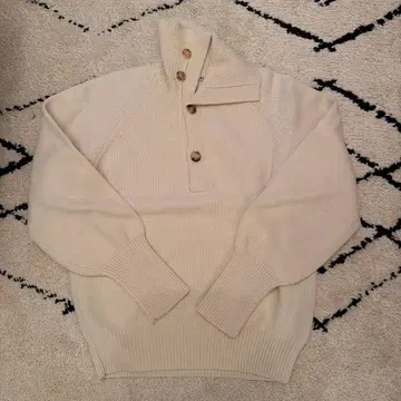 AURALEE 크림 버튼 하이넥 니트