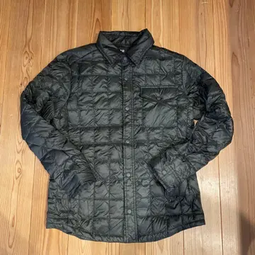 유니클로 울트라 라이트 다운 셔츠 M 사이즈