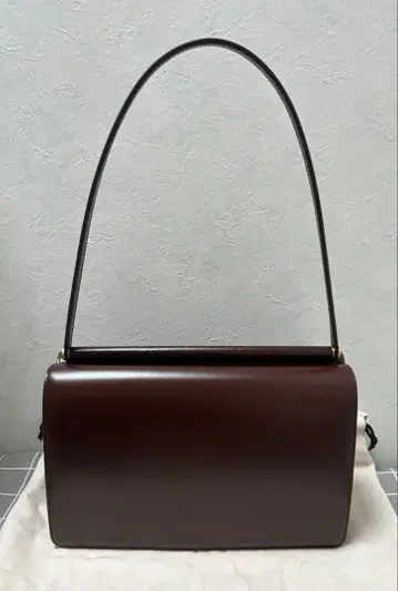 TOUT Y EST 포멜 백 브랜드 박스 포함