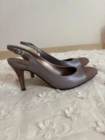 GINZA 카네마츠 슬링백 펌프스 그레이 사이즈 21.5cm