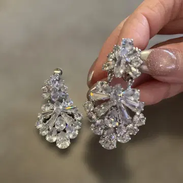 크리스탈 플라워 모티브 귀찌