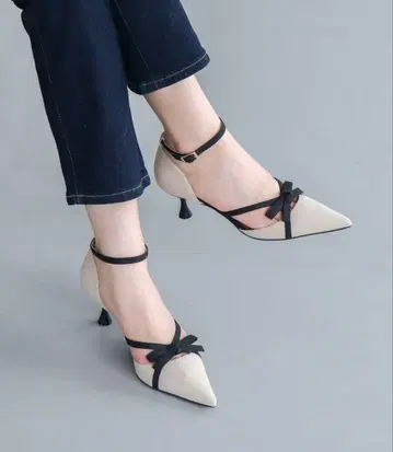 EVOL 리본 세퍼레이트 스트랩 펌프스
