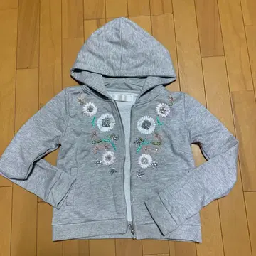 TOCCO 플라워 자수 그레이 후드티