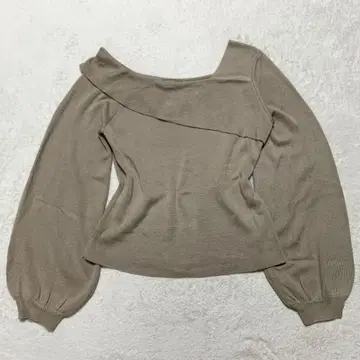 apres jour 비대칭 오프숄더 니트탑 베이지 프리