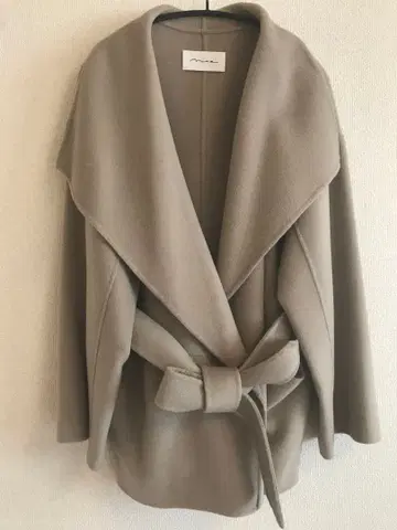 베이지 울 코트 나에