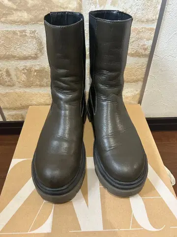 ZARA 가죽 사이드 고어 부츠