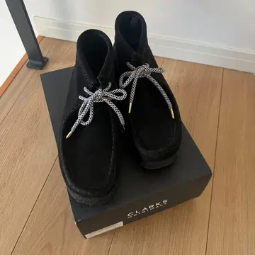 클락스 왈라비 Wallabee Boot