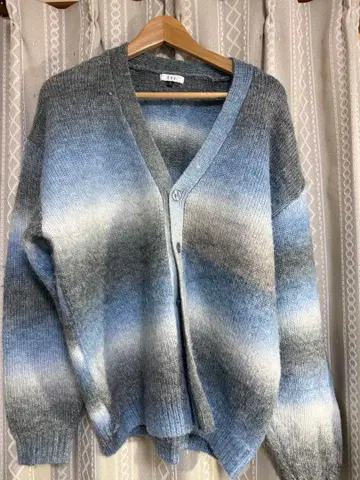 a.v.v 가디건 M 파랑 그라데이션