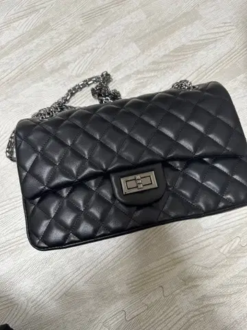 블랙 퀼팅 숄더백