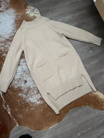 미사용 베이지 하이넥 니트 원피스