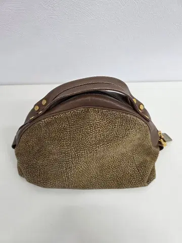 브라운 가죽 핸드백