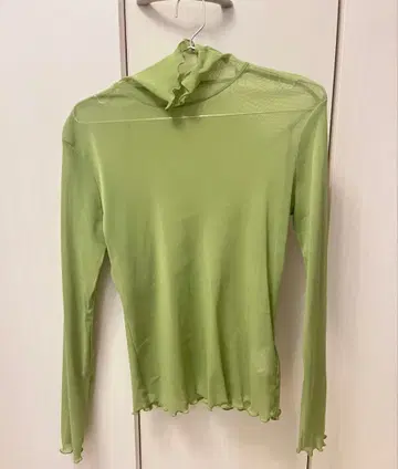 라이트 그린 메쉬 긴팔 셔츠 프릴 포함