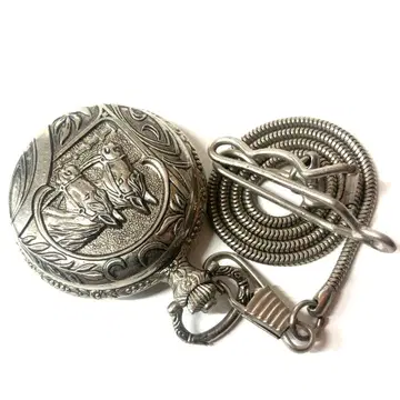 장식적인 항자성 회중시계