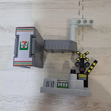 세븐일레븐 토미카 타운 신호기 건널목 세트