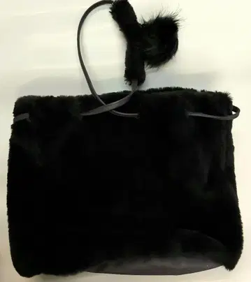 TABASA 블랙 퍼 토트백