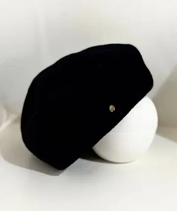 Macintosh philosophy 블랙 베레모 메탈 버튼