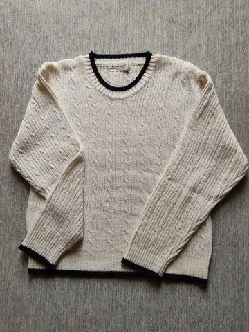 아이보리 케이블 니트 스웨터