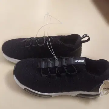 moz 블랙 스니커즈 블랙 23.5cm