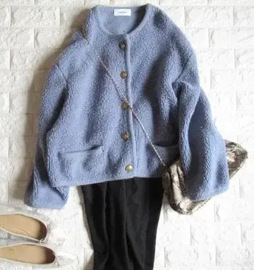 미라 오웬 성숙 큐트 복슬복슬 골드 버튼 니트 자켓 블루