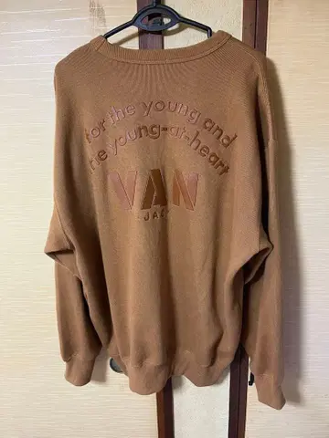 브라운 크루넥 트레이닝복 VAN