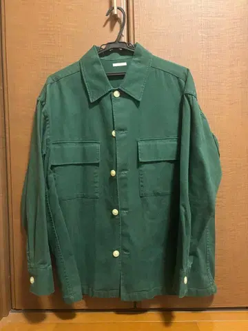 밀리터리 자켓 그린 컬러 프론트 포켓 부착