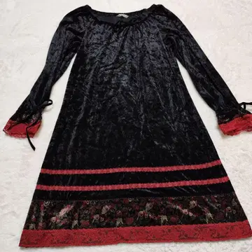 West Rose 블랙 무릎 기장 원피스