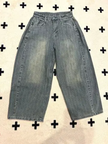 와이드 데님 블루 스트라이프 패턴