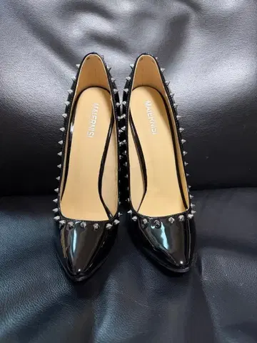 스터드 장식 블랙 하이힐 16cm 핑힐