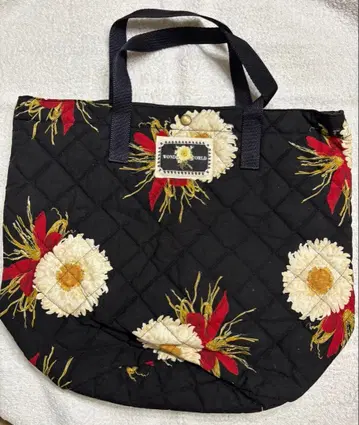 WONDERWORLD 꽃무늬 퀼팅 토트백 블랙