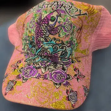 409 자수와 글리터 장식의 핑크 캡