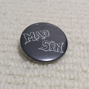 [ 레어 ] MAD SIN 로고 핀 배지