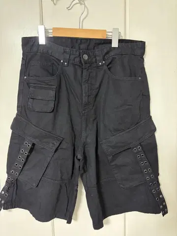 ZARA 블랙 카고 숏팬츠 EUR40
