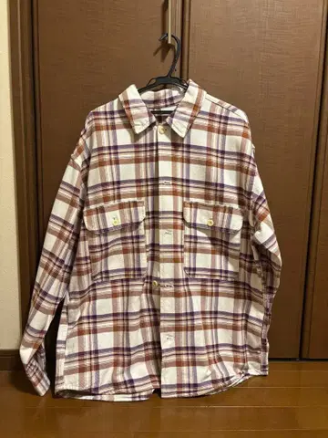 체크 무늬 캐주얼 셔츠