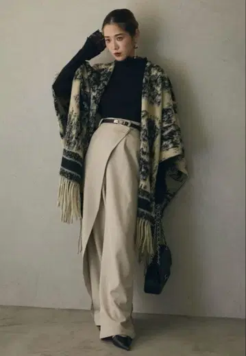 [ 새상품급 ] ANDREA&Co. 자카드 직물 프린지 판초