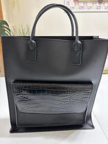블랙 숄더백 크로커다일 패턴